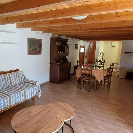 VΛ Village house 'Liodentro'